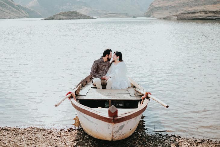 Porque é que o seu melhor eu fica para os estranhos: como é que nos permitimos coisas nas relações que não permitiríamos em público